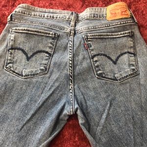 💋 perfect for winter! Denim blue Levi’s